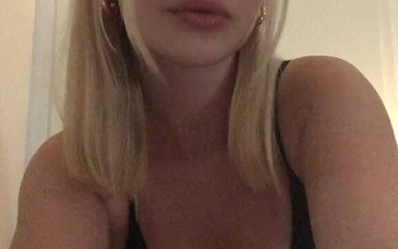 sophieamparita Onlyfans leaked – hot nude show in bedroom